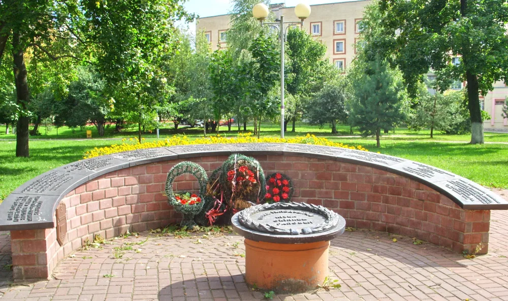 Памятный знак в честь партизан Барановичского соединения