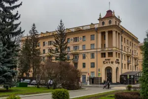 Дамы па праспекце Незалежнасці, 31, 33, 35 і 34, 36, 38