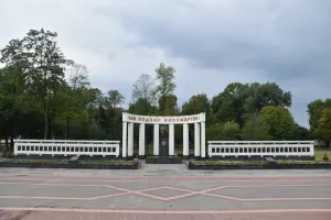 Братская могила павших воинов и мемориал