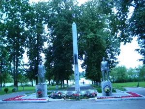 Брацкая магіла савецкіх воінаў і партызан (Глыбокае)