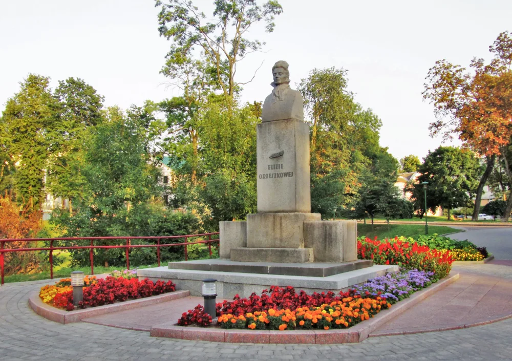 Памятник Элизе Ожешковой в Гродно