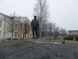 Памятник Максиму Танку