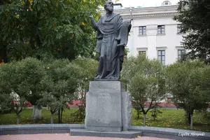 Памятник Кириллу Туровскому