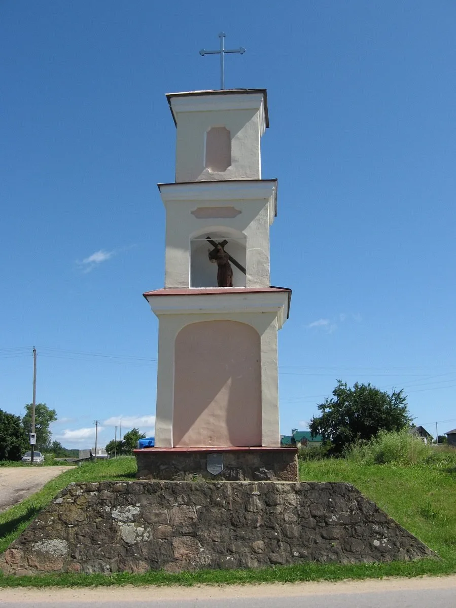Капліца з драўлянай скульптурай