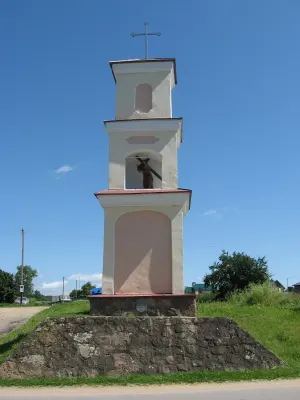 Капліца з драўлянай скульптурай
