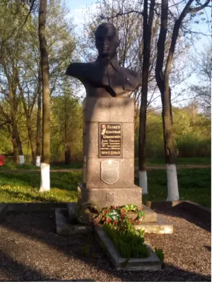 Помнік Дзмітрыю Цімафеевічу Гуляеву