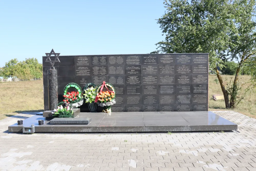 Памятник жертвам Холокоста в Пружанах