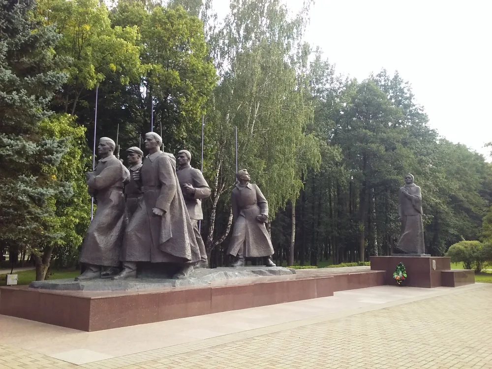 Монумент в честь советской матери-патриотки