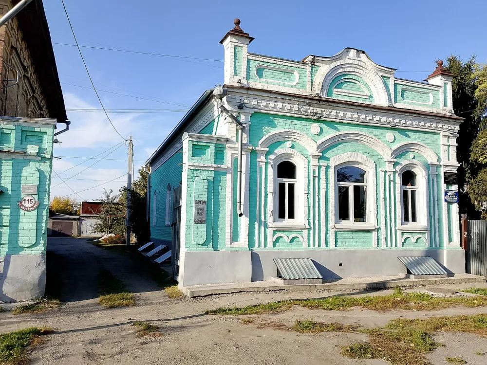 Магазин И.Е. Веретенникова с воротами