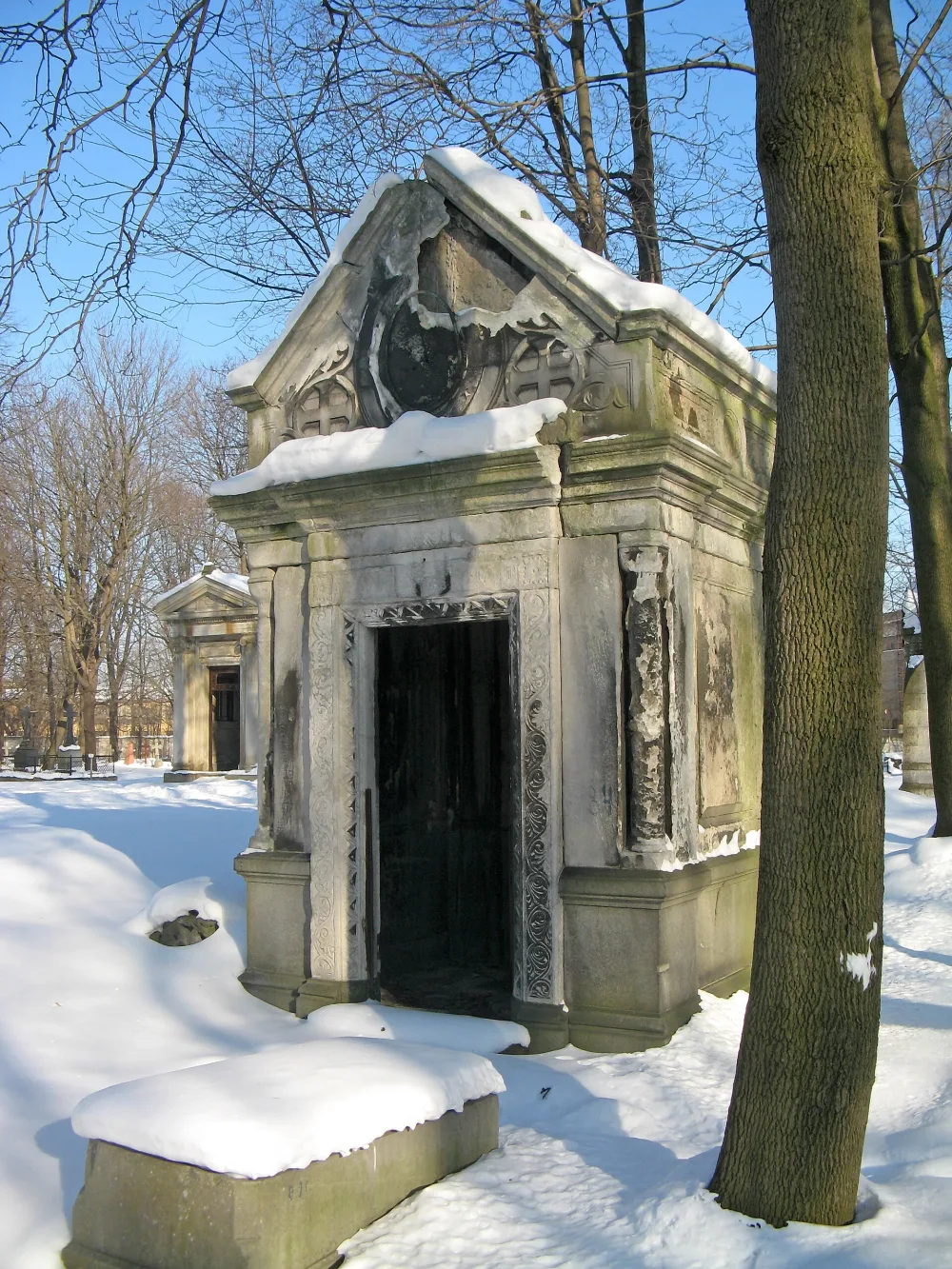 Надгробие Е.В. (1826-1870) и И.М. (1806-1867) Толстых