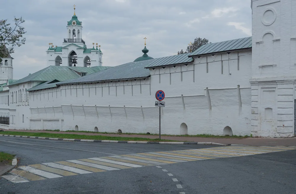 Прясло стены между Михайловской башней и Семинарским корпусом (Ярославль)