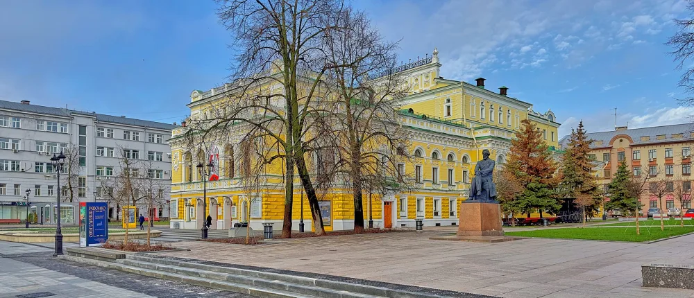Театральная площадь