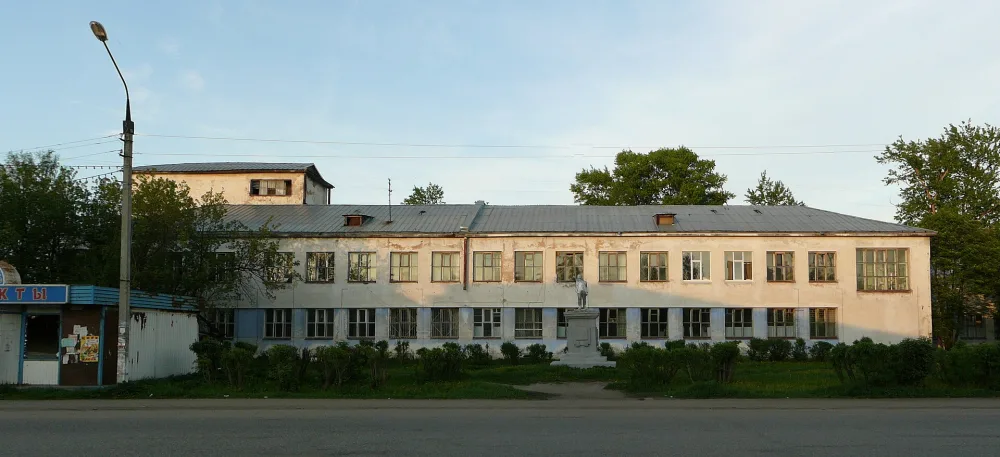 Здание поликлиники (Вышний Волочёк)