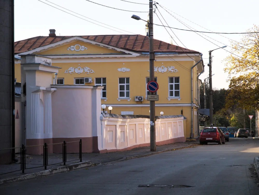 Ограда с воротами (Калуга)
