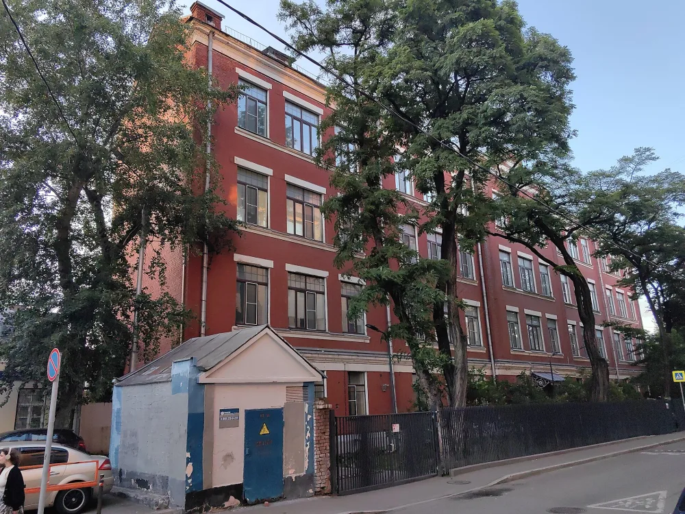 Здание, где в 1919 г. на выпуске командиров курсов тяжелой артиллерии выступал В.И. Ленин (Таганский)