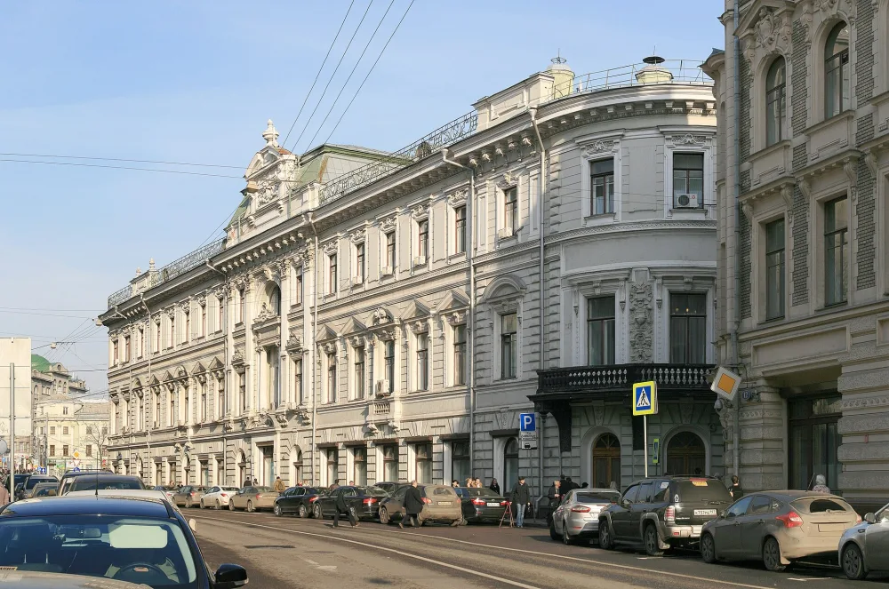 Доходный дом Московского Купеческого банка с магазинами и товарными складами (Тверской)