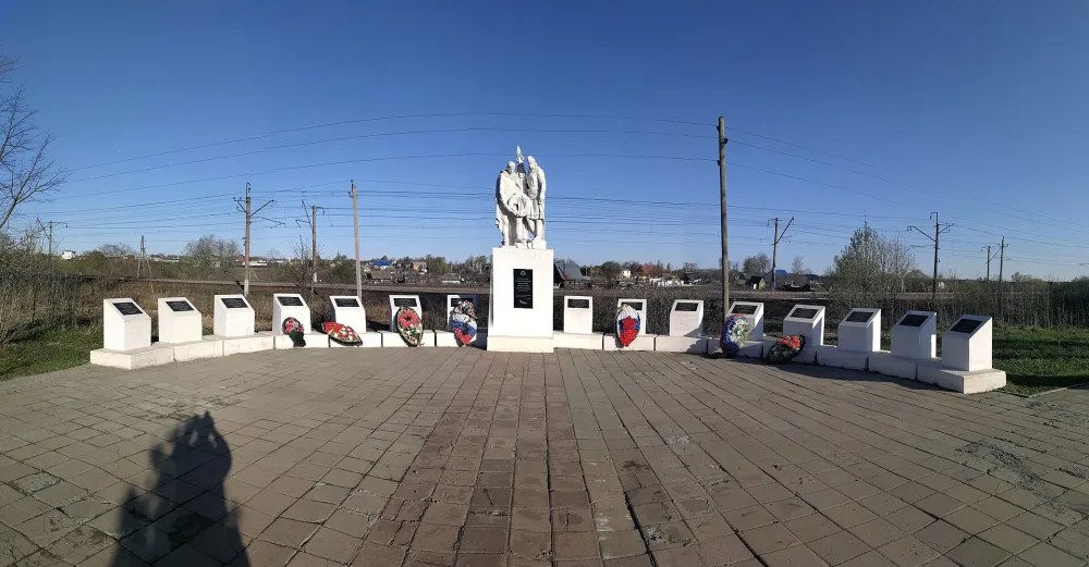 Братская могила советских партизан (Новопетровское)