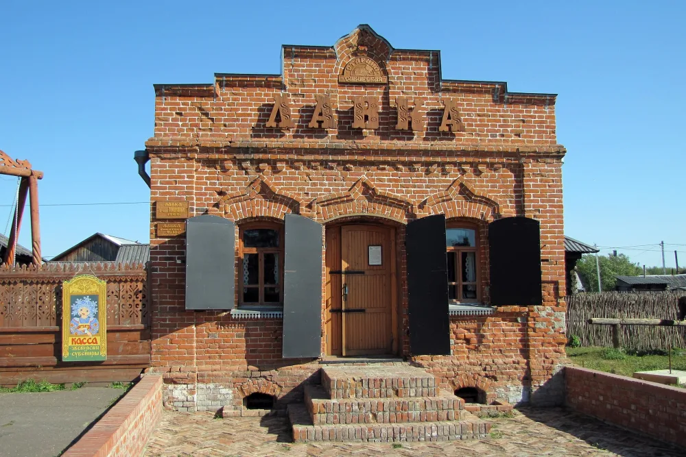 Торговая лавка купца Д. Гладкова (Большеречье)