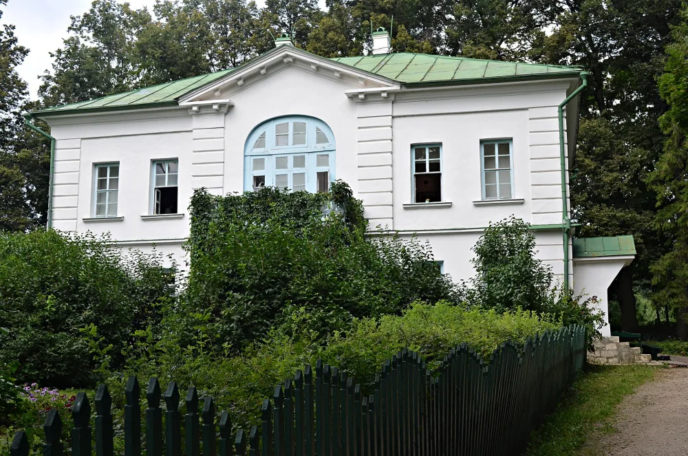 «Малый дом» (флигель Кузминских), где находилась школа для крестьянских детей (Ясная Поляна)