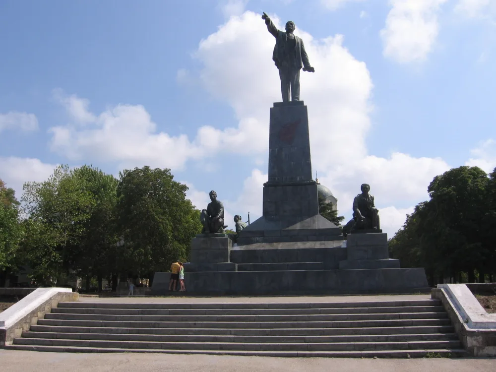Памятник В. И. Ленину
