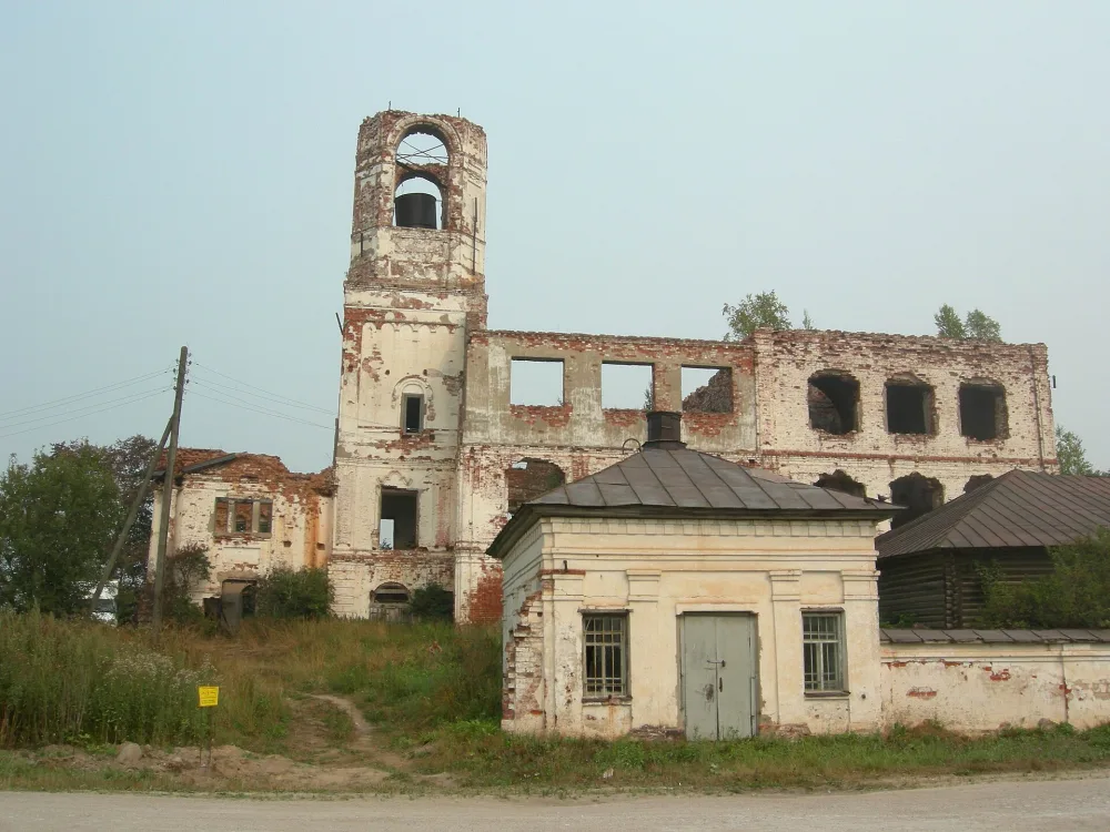 Церковная сторожка с оградой (Волокославинское)