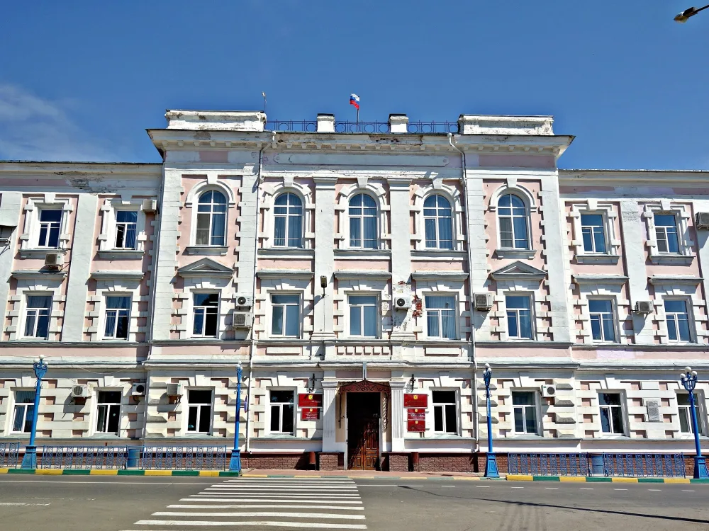Здание бывшего Арзамасского реального училища, где в 1914-1918 гг. учился писатель А.П. Гайдар (Арзамас)