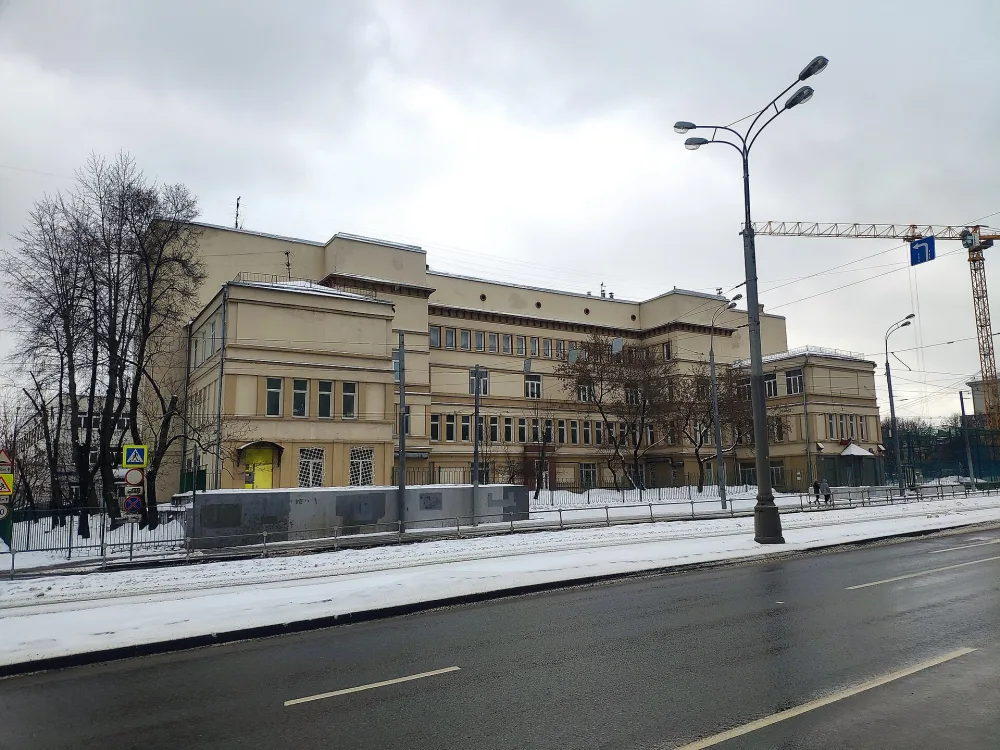 Русаковская улица 10 c6, Школа