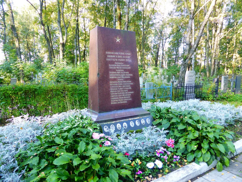 Братская могила воинов Советской Армии, погибших в годы Великой Отечественной войны