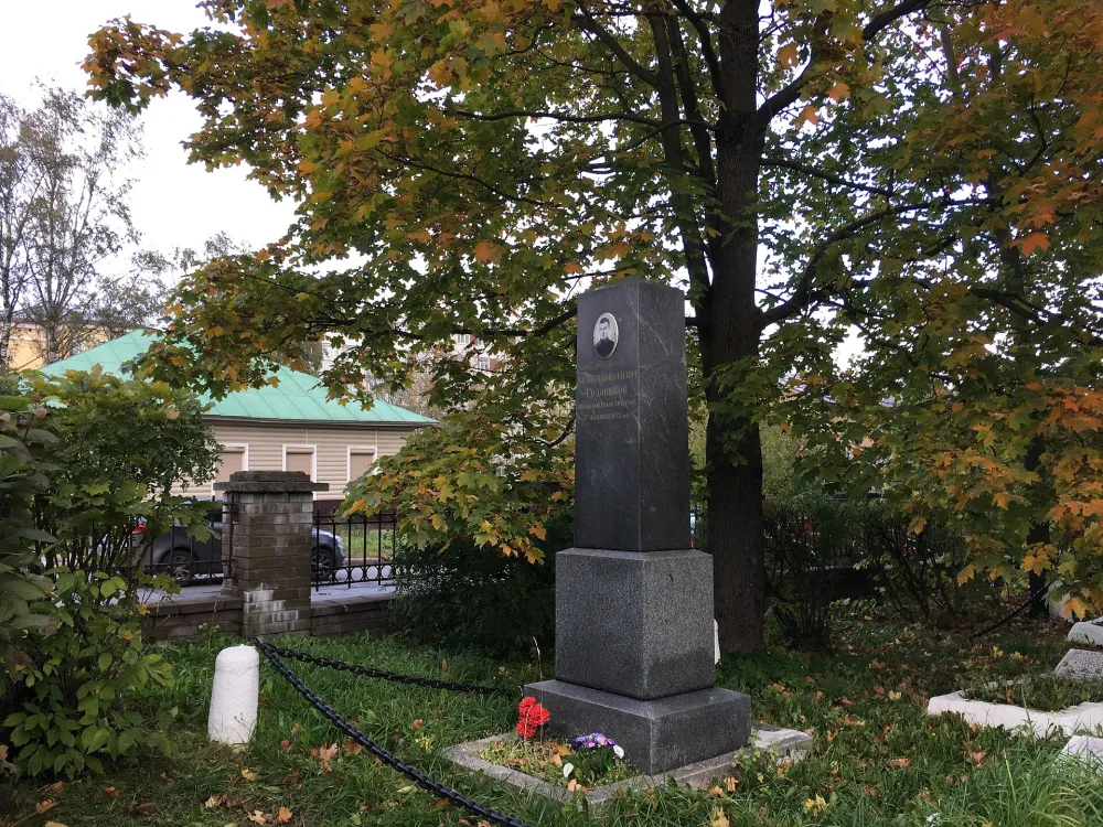 Памятник летчику Годовикову А.Н., Герою Советского Союза