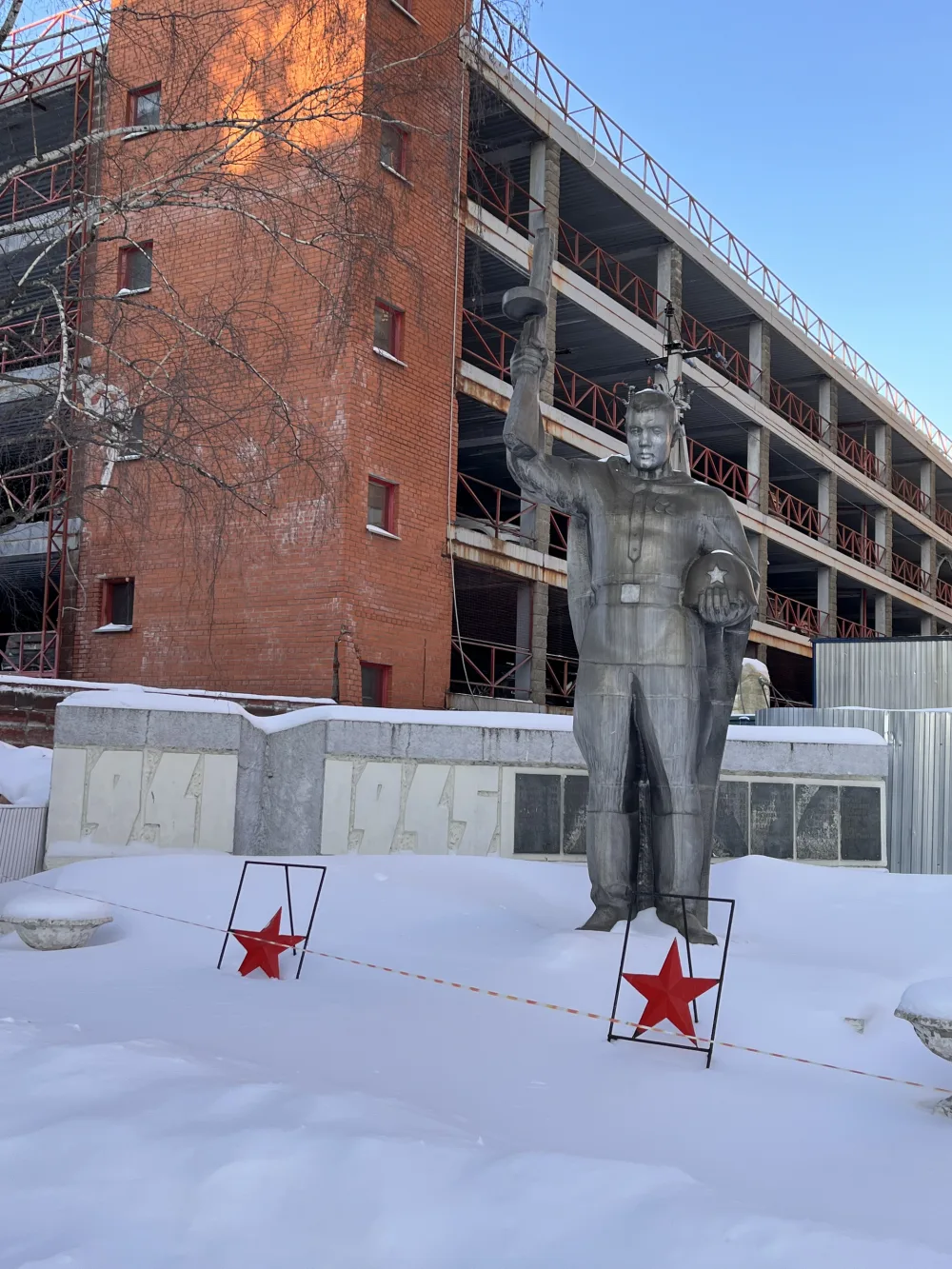 War Memorial at "Krasnaya Truba" plant