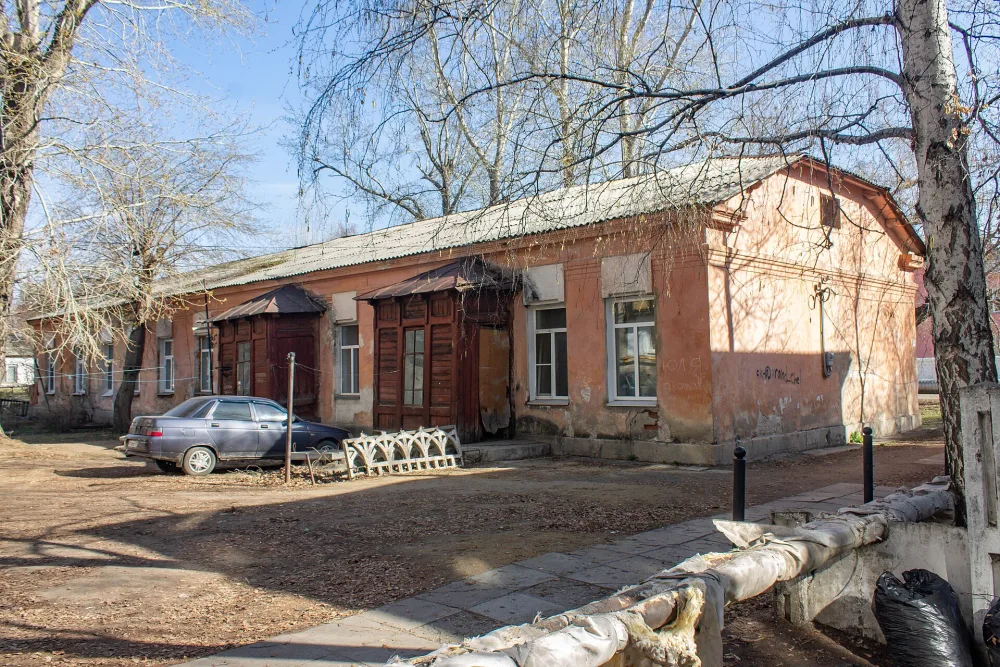 Дом, в котором в 1916-1918 гг. жили активные борцы за советскую власть Ф.В. и П.Ф. Петровы (Троицк)