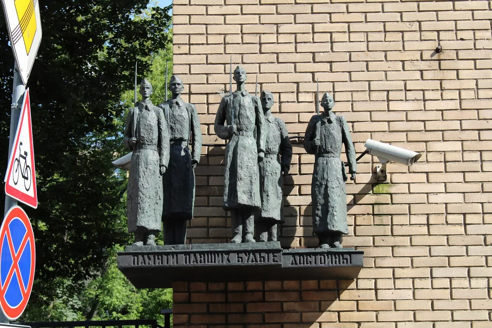 Памятник героям-школьникам