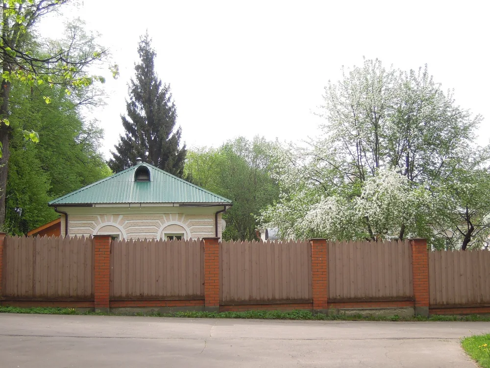 Дом при церкви (Валуево)