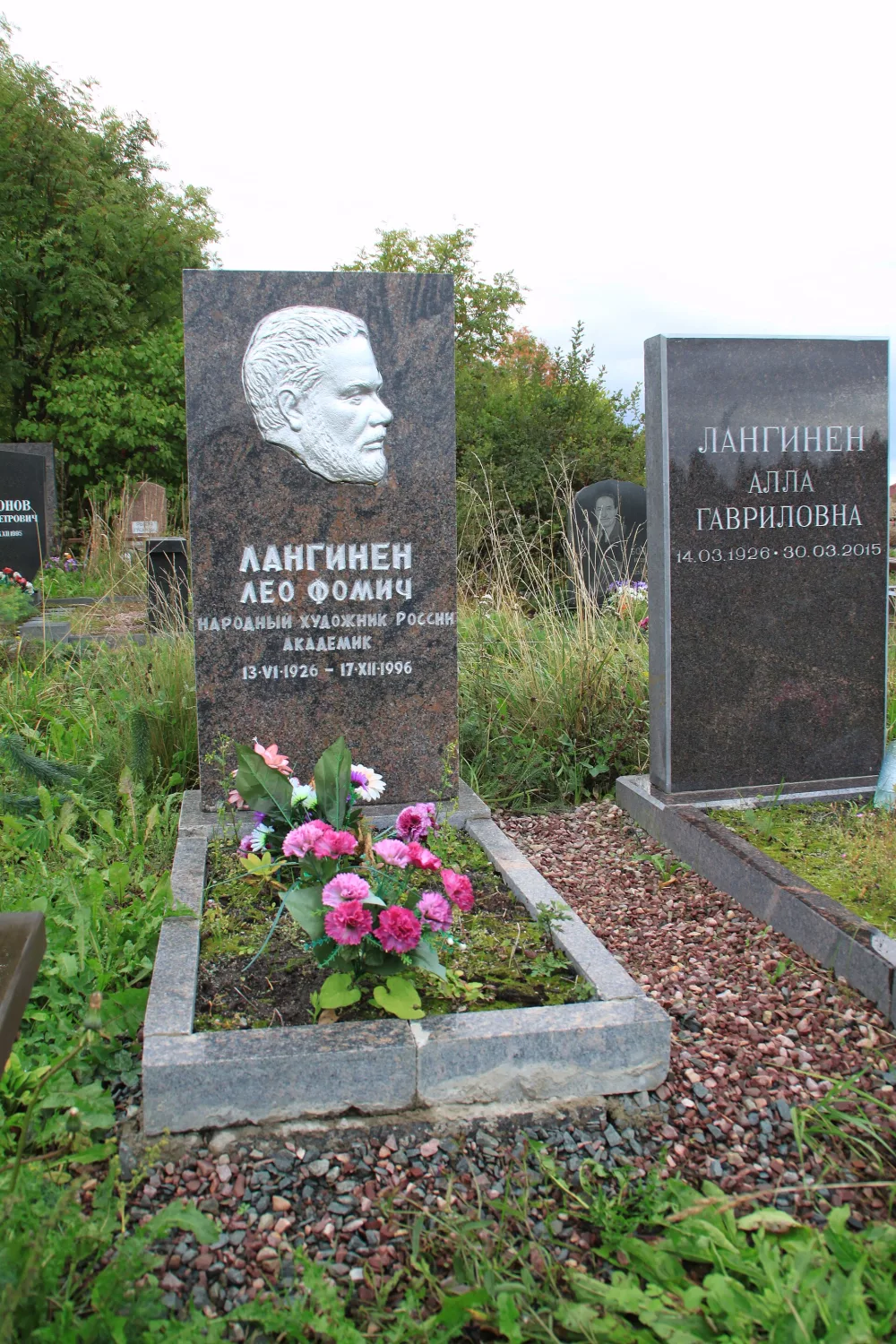 Могила Ланкинена Л.Ф. (1926−1996), скульптора