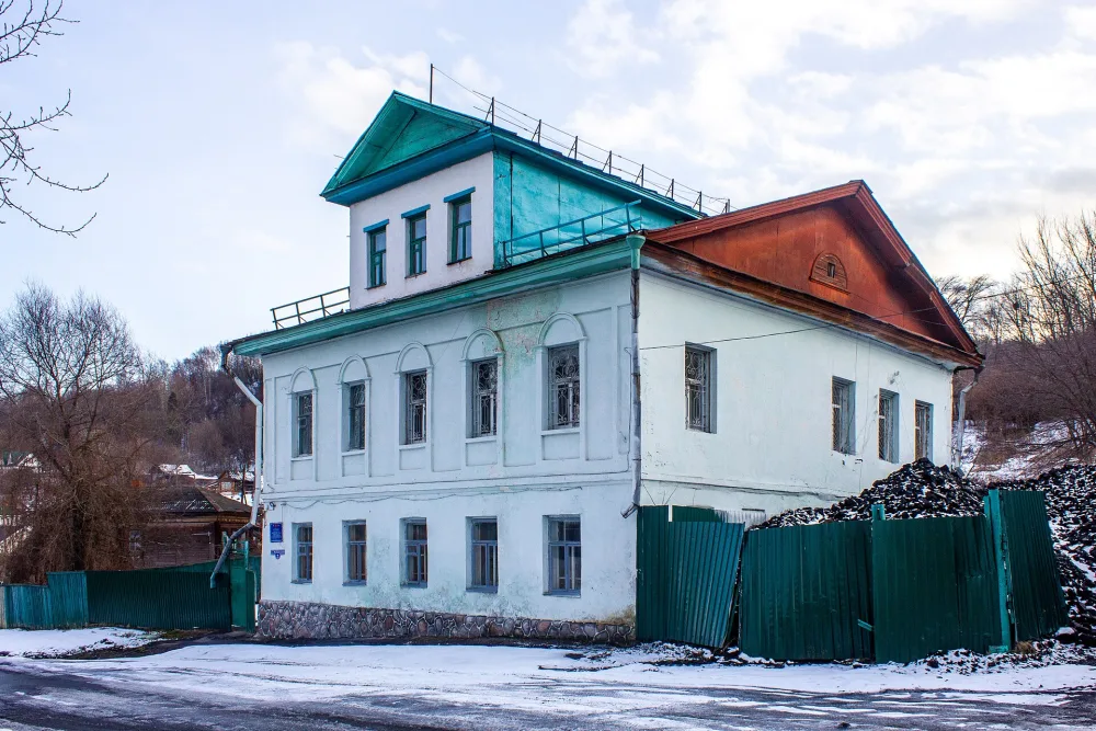 Главный дом усадьбы купца И.Г. Смолина (Горбатов)