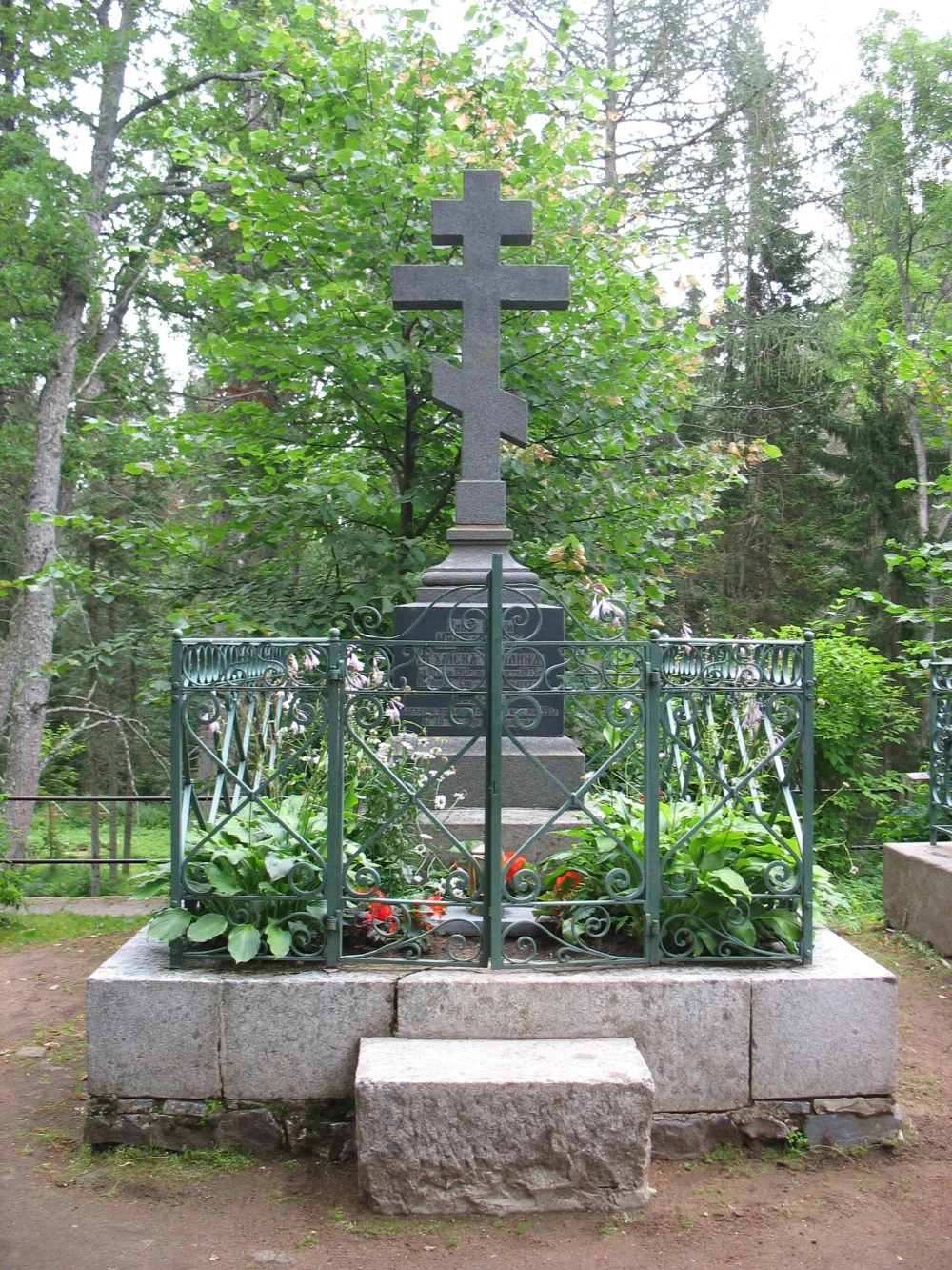 Надгробие на могиле игумена Павлина (1865-1935) (Сортавальское г.п.)