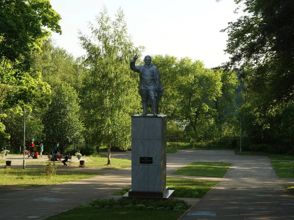 Памятник С.М. Кирову (Боровичи)
