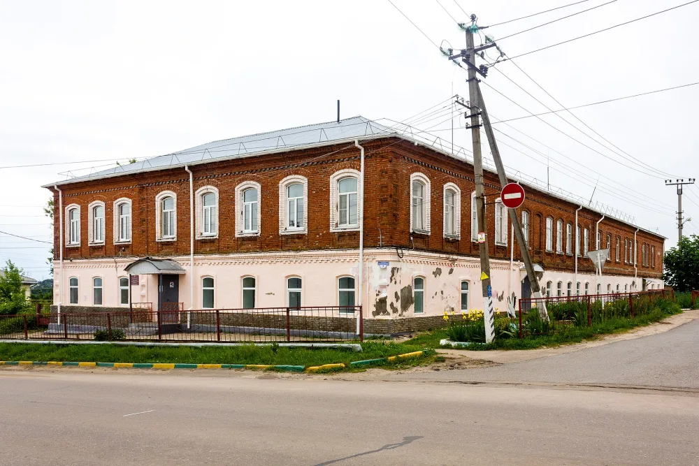 Здание городского училища, в котором в 1883-1887 гг. учился учёный-геолог М.Э. Ноинский (Сергач)
