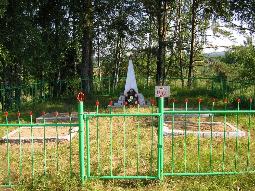 Братская могила советских воинов, погибших в борьбе с фашистами (Барсуки)