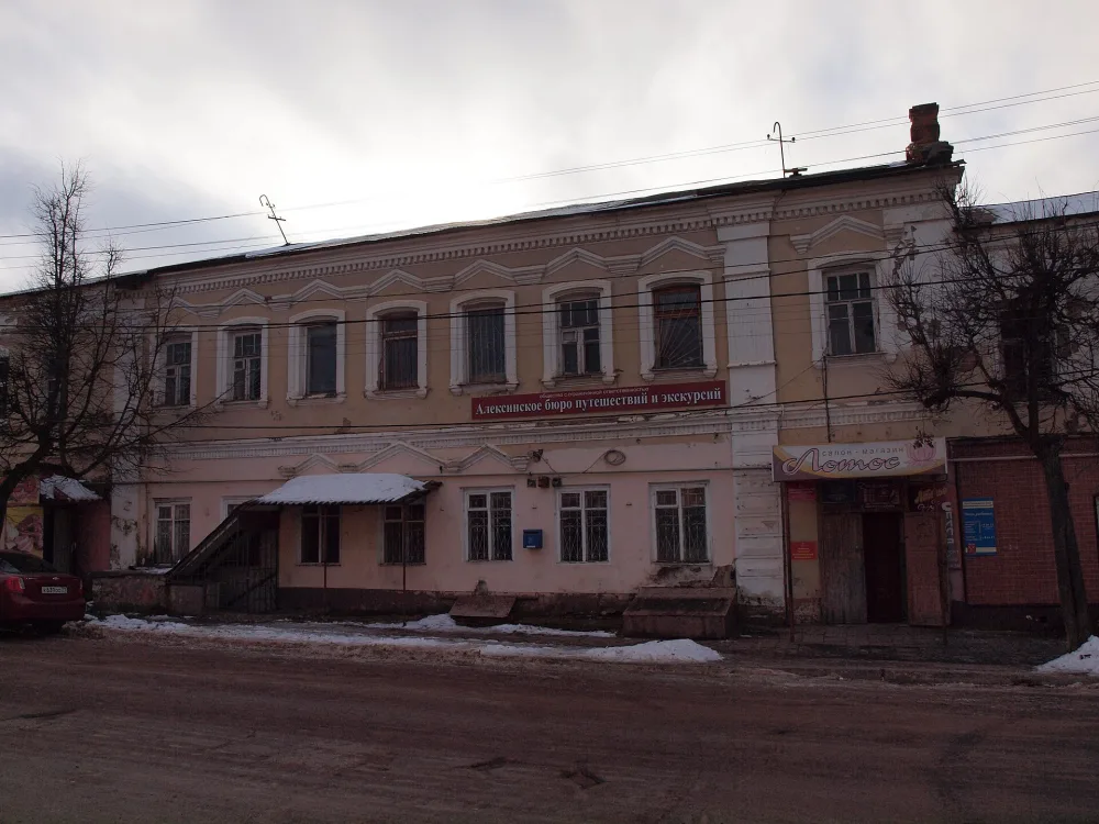 Жилой дом с торговым нижним этажем (Алексин)