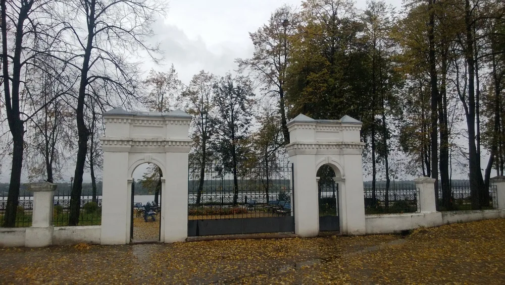 Ограда с воротами (Кинешма)