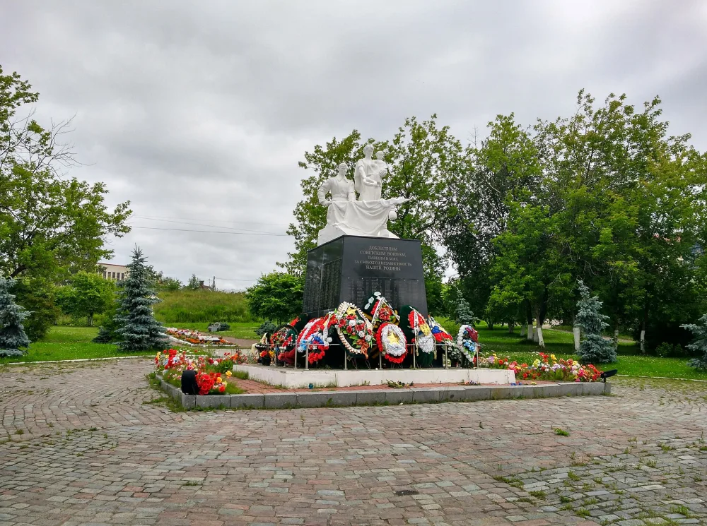 Братская могила советских воинов, погибших в боях с фашистскими захватчиками (Сортавала)