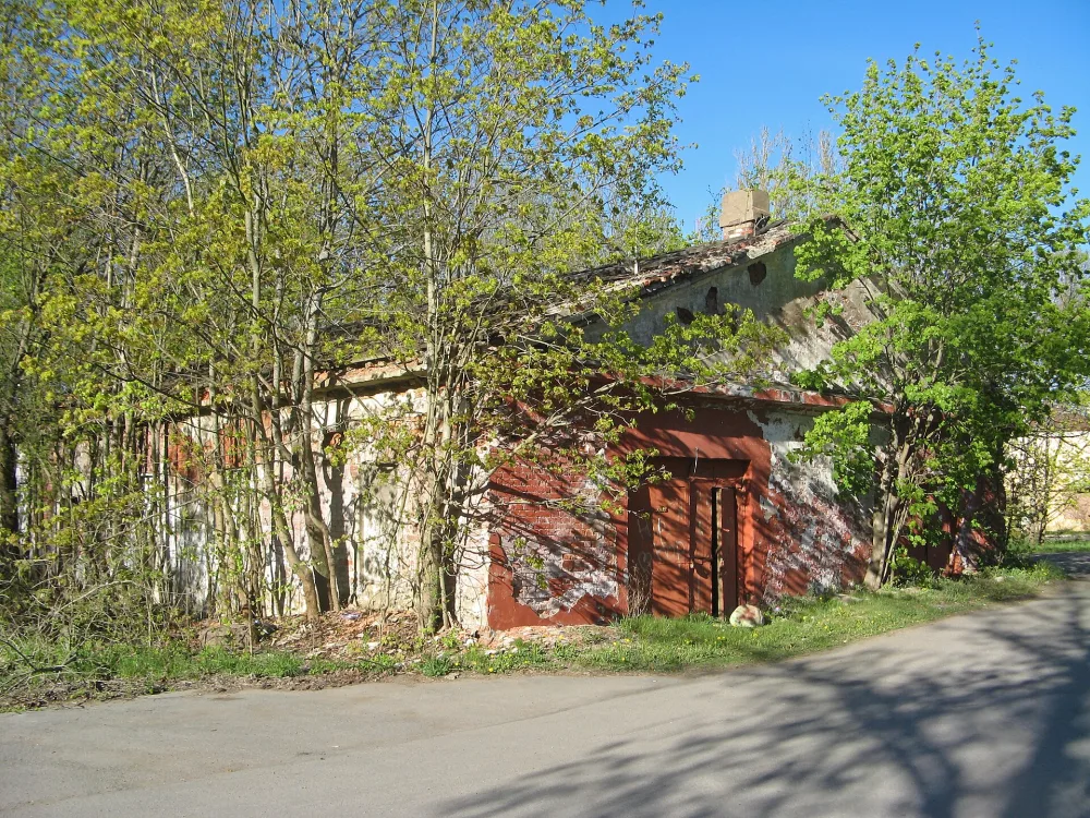Служебное здание (прачечная 147-го Самарского пехотного полка) (Ломоносов)