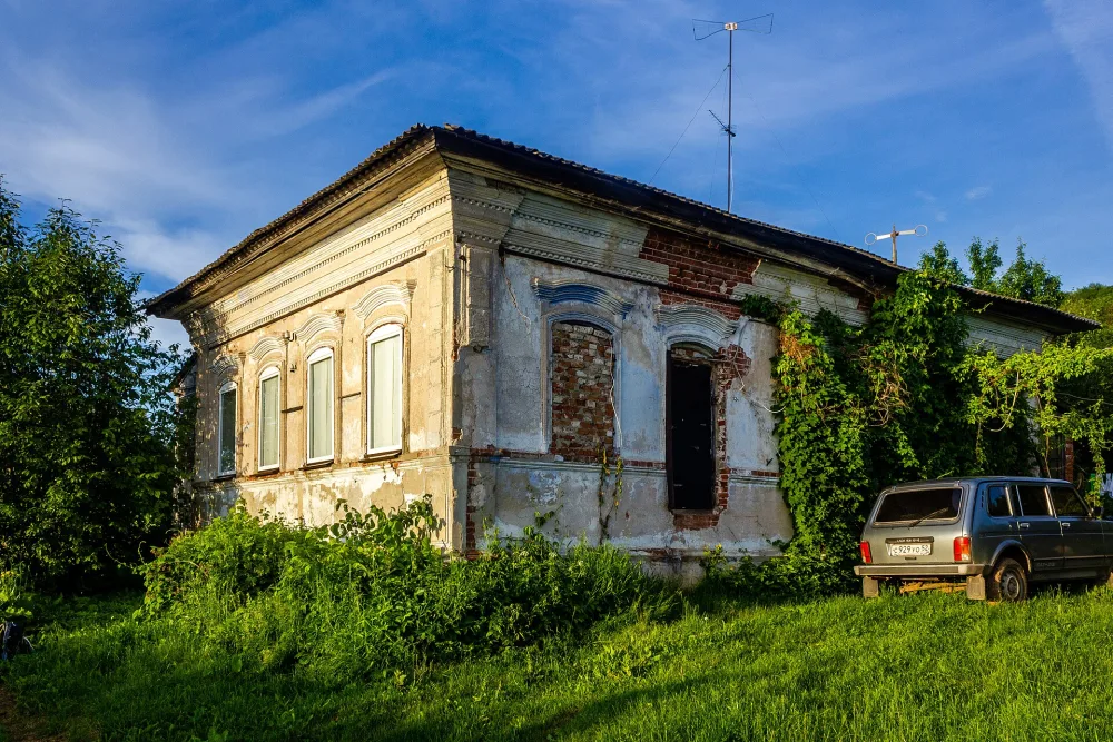 Двухэтажный каменный жилой дом в 4 световых оси (Исады)