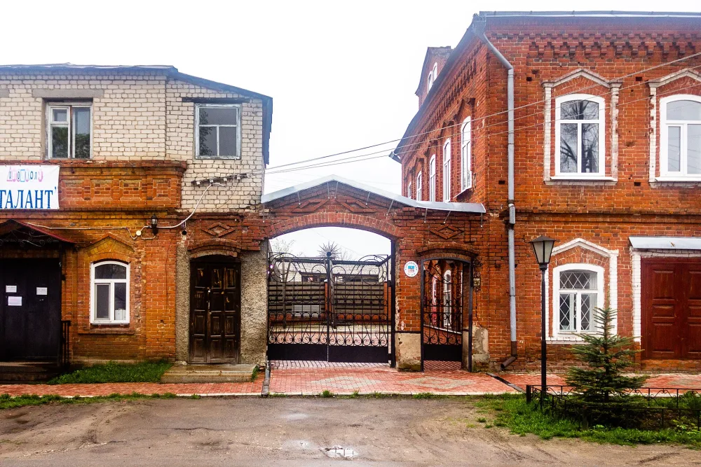 Кирпичные ворота (Варнавино)