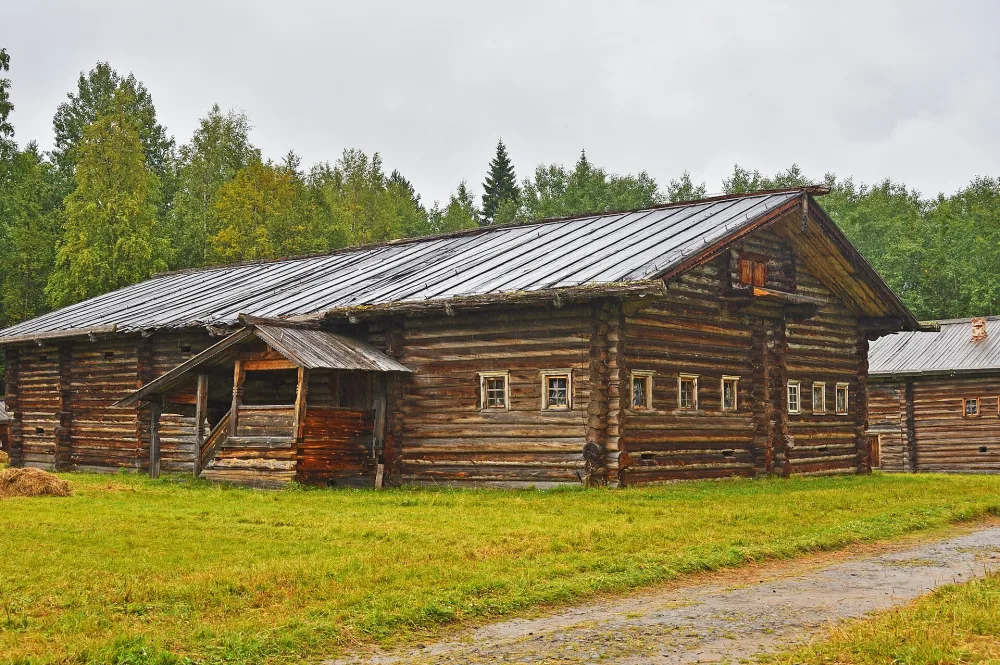 Дом-двор Л.А. Кыркаловой (Малые Корелы)