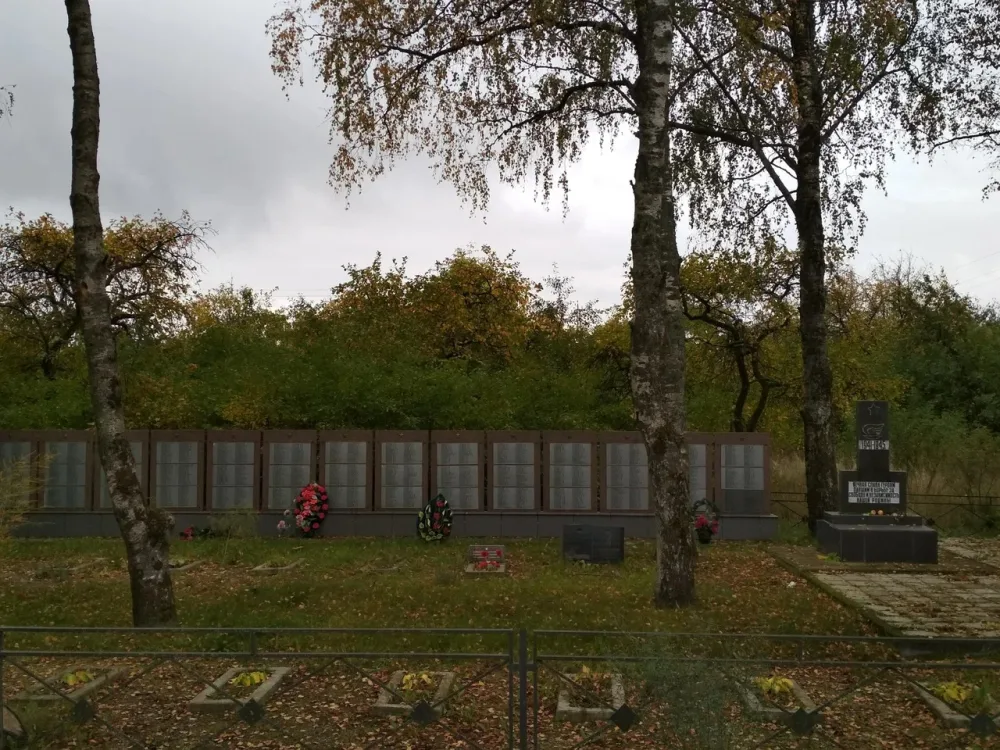 Братская могила советских воинов, погибших в борьбе с фашистами (Воронино)