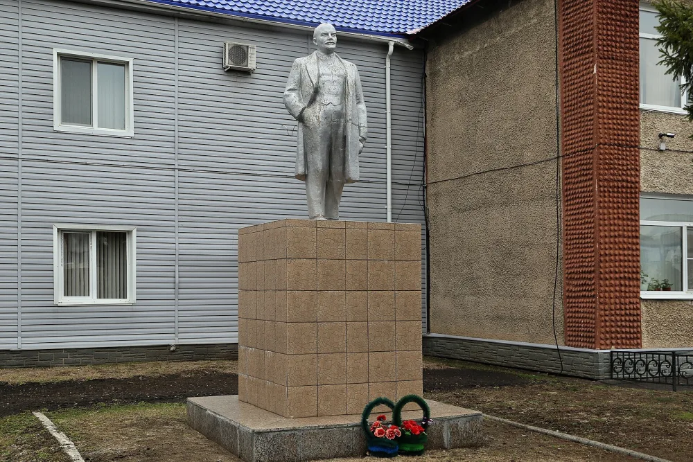 Памятник В.И. Ленину (Кормиловка)