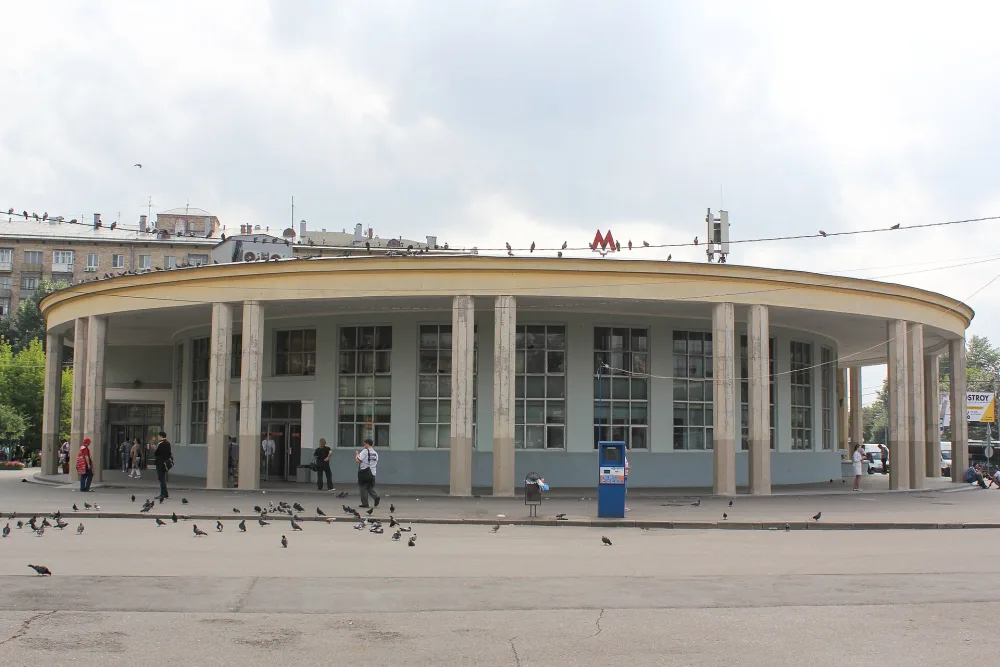 Южный вестибюль метро Университет
