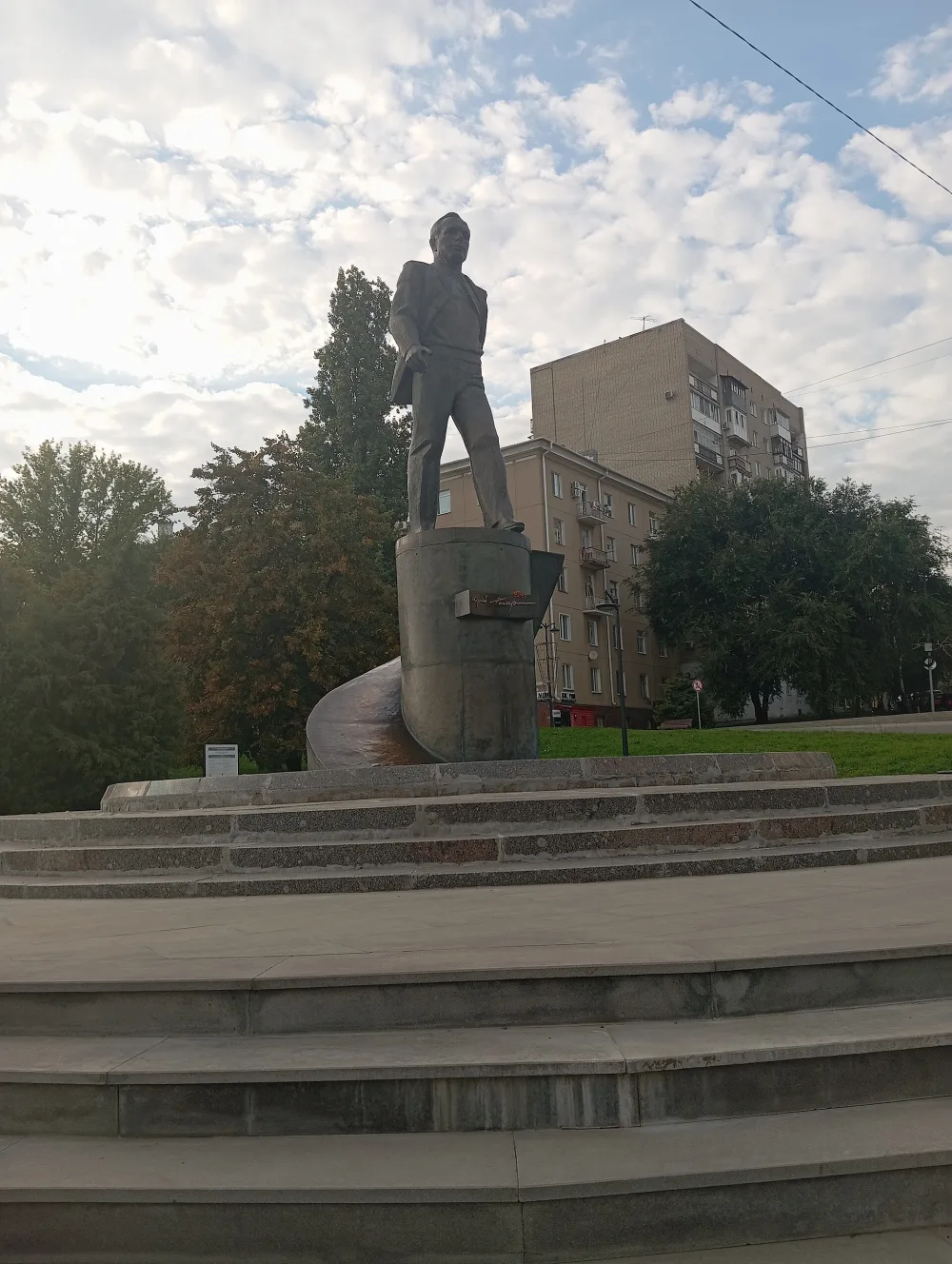 Памятник Юрию Гагарину (Саратов)